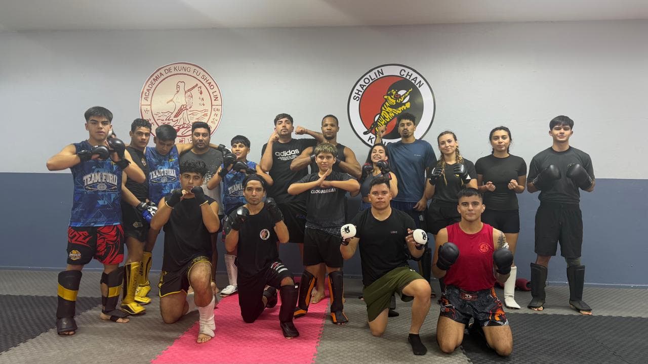 Alumnos de MMA (Artes Marciales Mixtas)